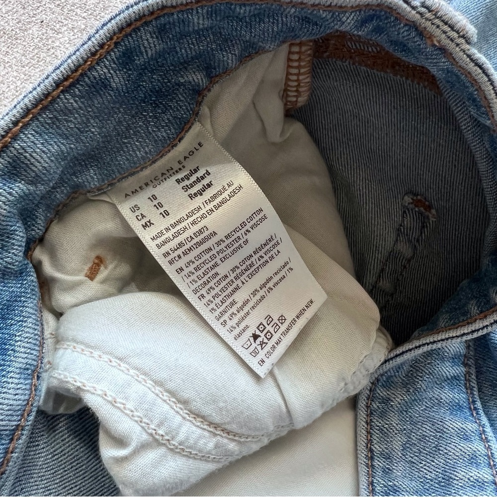 American Eagle Stretch Mom Jeans - Picture 6 of 8